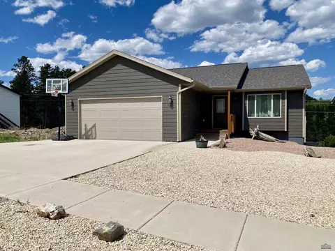 1064 Quinn Dr, Hill City, SD 57745