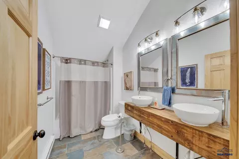 Bath - 21172 Stewart Slope Cir, Lead, SD 57754 photo 1 of 2