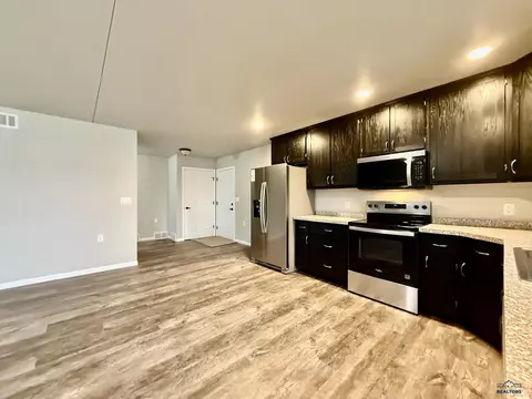 822 Heritage Dr, Belle Fourche, SD 57717 photo 4