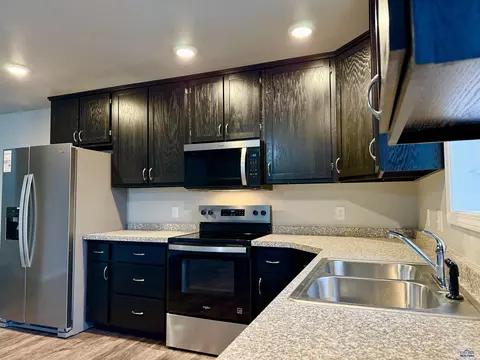 822 Heritage Dr, Belle Fourche, SD 57717 photo 3