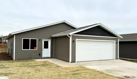 826 Heritage Dr, Belle Fourche, SD 57717