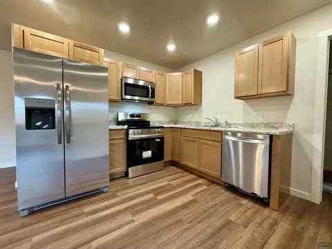 826 Heritage Dr, Belle Fourche, SD 57717 photo 3