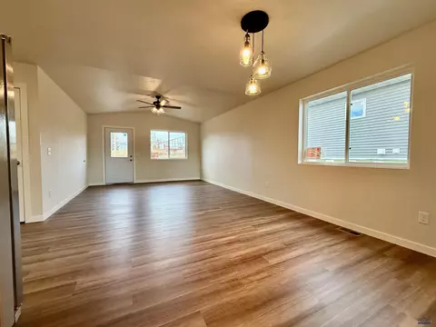 826 Heritage Dr, Belle Fourche, SD 57717 photo 9