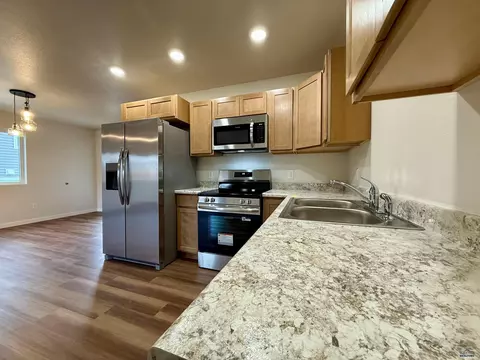 826 Heritage Dr, Belle Fourche, SD 57717 photo 4