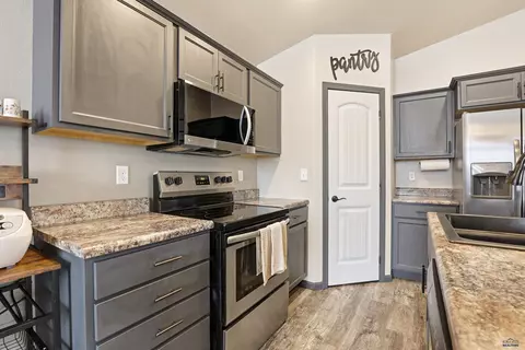 541 Pride Ct, Box Elder, SD 57719 photo 8