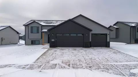 619 Bull Run Dr, Box Elder, SD 57719
