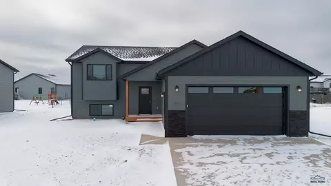 615 Bull Run Dr, Box Elder, SD 57719