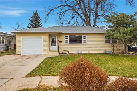 210 Stanley Ct, Rapid City, SD 57702