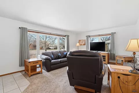 706 Glenn St, Wall, SD 57790 photo 10
