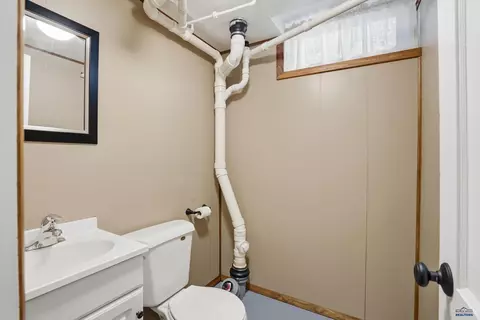 706 Glenn St, Wall, SD 57790 photo 33