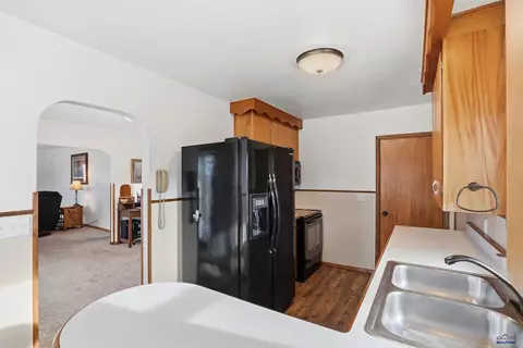 706 Glenn St, Wall, SD 57790 photo 11