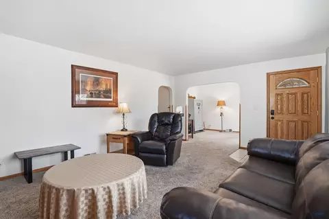 706 Glenn St, Wall, SD 57790 photo 8