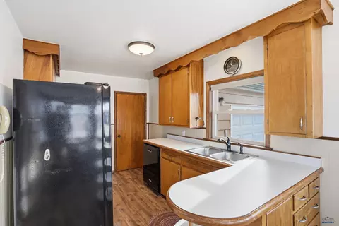 706 Glenn St, Wall, SD 57790 photo 12