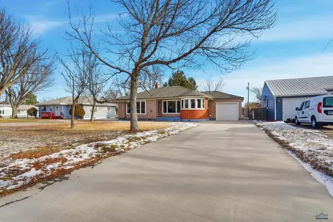 706 Glenn St, Wall, SD 57790 photo 3
