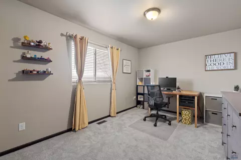 242 E Bengal Dr, Rapid City, SD 57701 photo 11