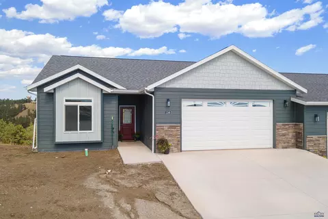 1238 Pinnacle Ct, Rapid City, SD 57701