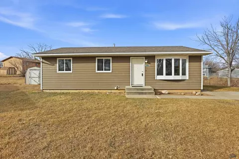 3905 Hampton Ct, Rapid City, SD 57701