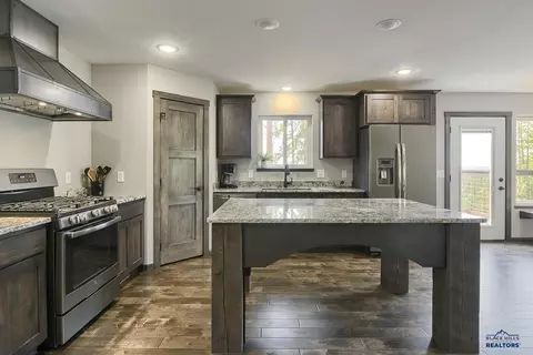 Kitchen - 21171 Lost Camp Trl, Lead, SD 57754 photo 3 of 6