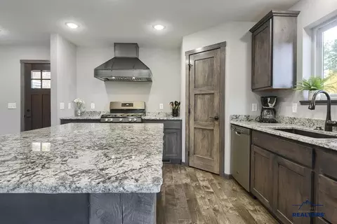 Kitchen - 21171 Lost Camp Trl, Lead, SD 57754 photo 2 of 6