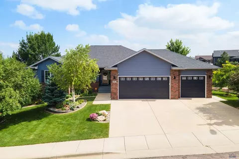 605 Enchanted Pines Dr, Rapid City, SD 57701