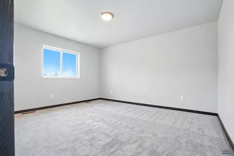 Bedroom - 1026 Driver Cir, Wall, SD 57790 photo 4 of 7