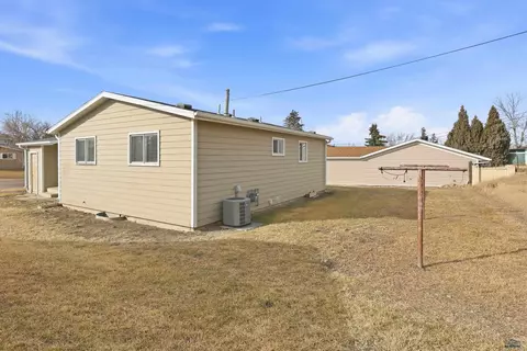 930 E Oakland, Rapid City, SD 57701