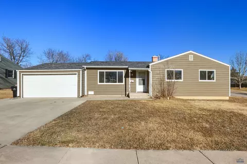 102 Fairmont Blvd, Rapid City, SD 57701