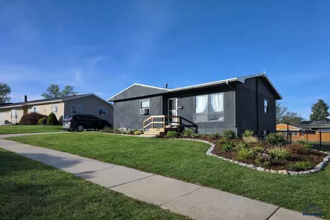 418 E College Ave, Rapid City, SD 57701
