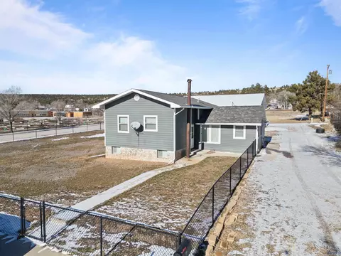 519 Pine St, Newcastle, WY 82701