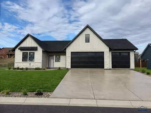 4425 Augusta Dr, Rapid City, SD 57703
