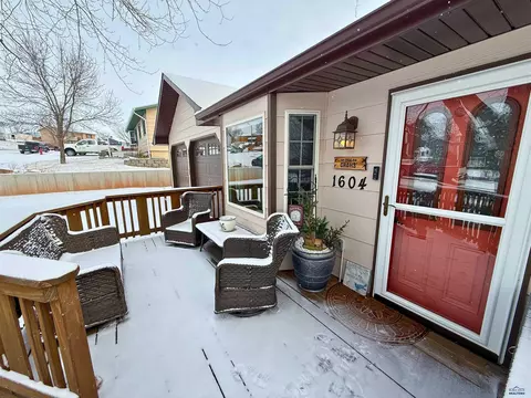 1604 Plateau Ln, Rapid City, SD 57703