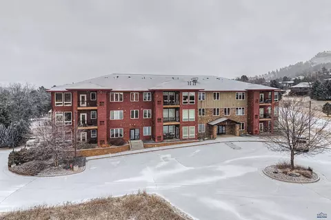 4031 Fairway Hills Dr, Rapid City, SD 57702