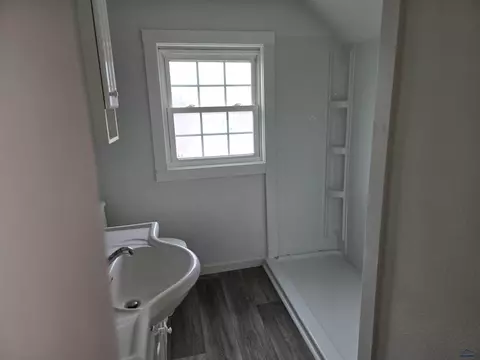 Bath - 937 Harney, Custer, SD 57730 photo 2 of 2