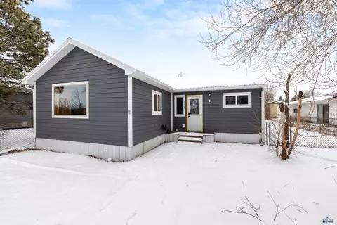 111 5th St, Newell, SD 57760