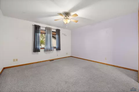 Bedroom - 2165 Conifer Loop, Belle Fourche, SD 57717 photo 2 of 4