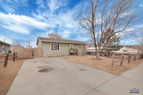 716 Mall Dr, Rapid City, SD 57701