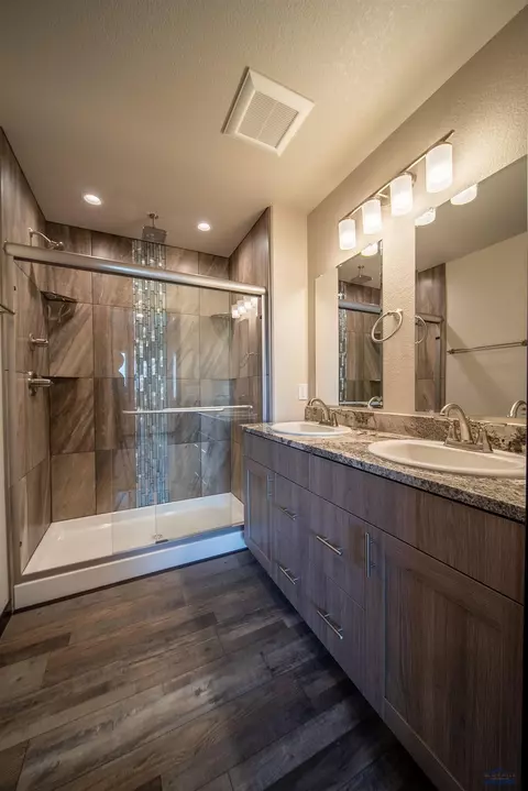Bath - 417 Constitution Blvd, Box Elder, SD 57719 photo 3 of 6