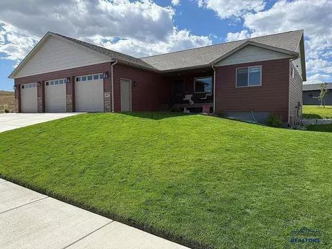 4807 Pahlmeyer Dr, Rapid City, SD 57703