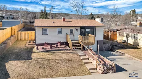 4511 Wentworth Dr, Rapid City, SD 57702