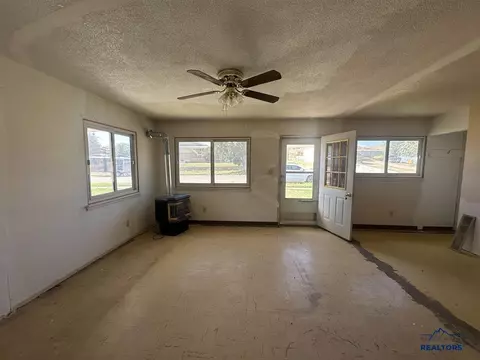 1006 E St, Edgemont, SD 57735 photo 5
