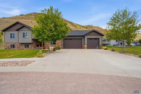 8064 Steamboat Ct, Summerset, SD 57718