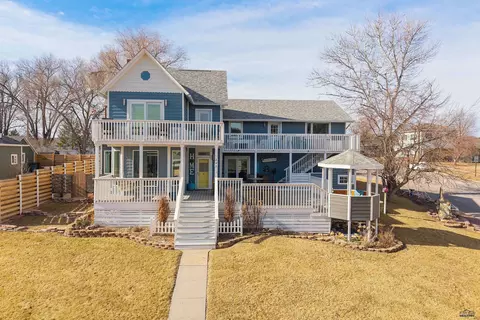 202 S Dakota St, Hot Springs, SD 57747