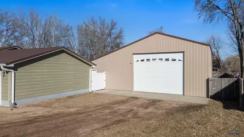 504 E 2nd, Plankinton, SD 57368 photo 33