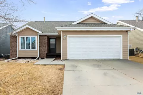 1253 Range View Cir, Rapid City, SD 57701