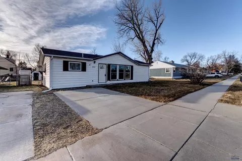 3207 W St Cloud, Rapid City, SD 57702