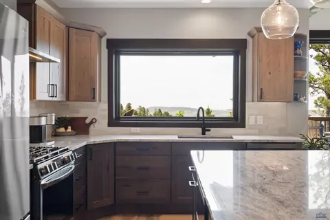 Kitchen - 6621 Green Mountain Ct, Spearfish, SD 57783 photo 3 of 5