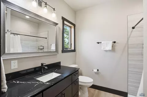 Bath - 21336 Trailside Rd, Lead, SD 57754 photo 1 of 6