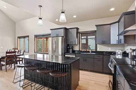 Kitchen - 21336 Trailside Rd, Lead, SD 57754 photo 1 of 2