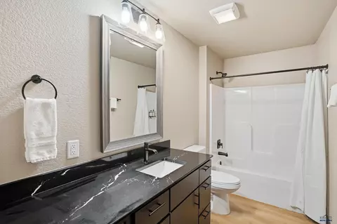 Bath - 21336 Trailside Rd, Lead, SD 57754 photo 6 of 6