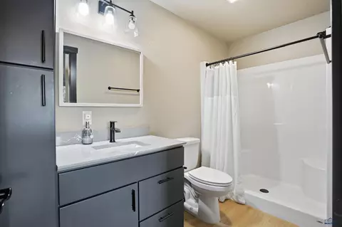 Bath - 21336 Trailside Rd, Lead, SD 57754 photo 3 of 6